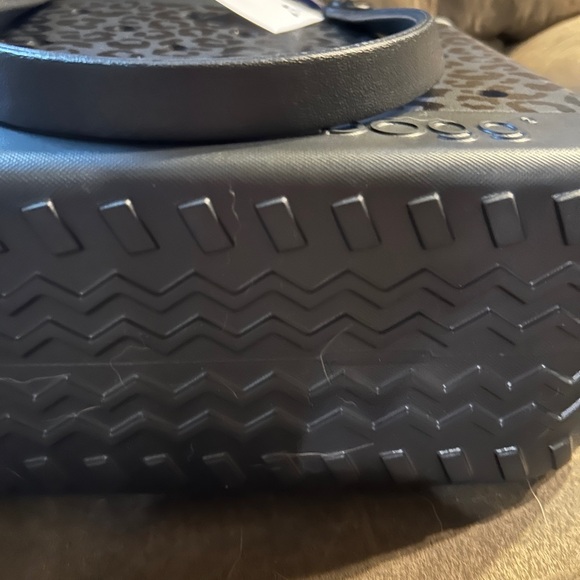 - NWT ONYX LEOPARD BABY BOGG BAG.  No scratches or defects. - Picture 2 of 3